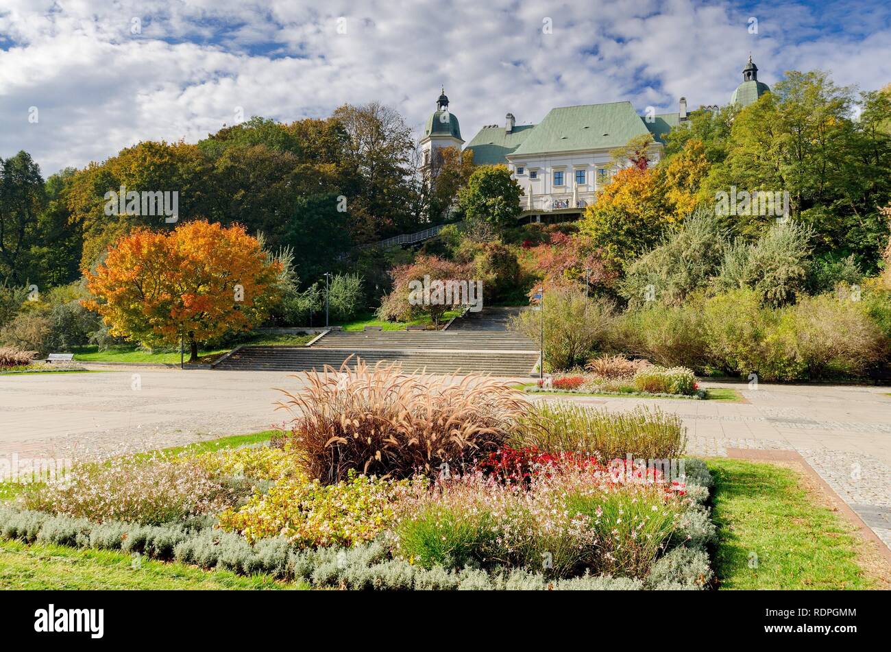 La province de Mazovie, VARSOVIE / Pologne - 11 octobre 2018 : Château Ujazdow, Centre d'art contemporain, vue formulaire Ujazdow Park. Banque D'Images