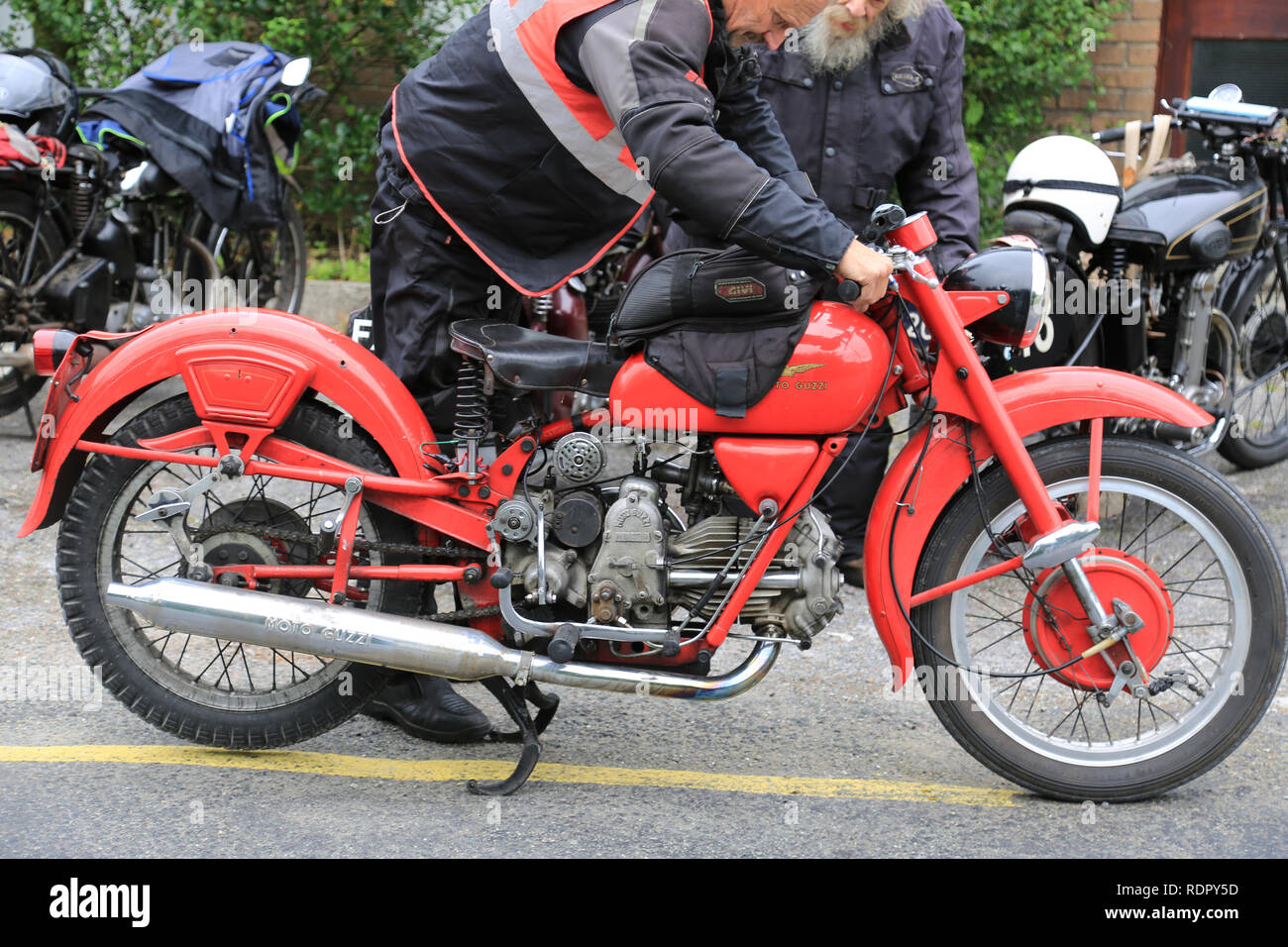 Vintage Classic italian motor cycle pour un cycle moteur de façon sauvage de l'Atlantique rallye, comté de Kerry, Irlande Banque D'Images