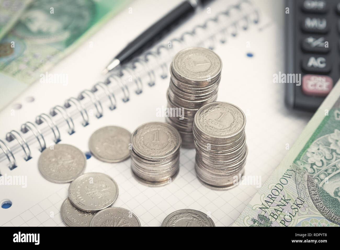 Devise polonaise, pile de pièces de monnaie polonaise. Concept d'affaires et financiers Banque D'Images