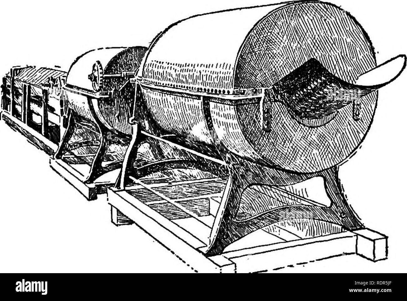 . Cyclopedia de cultures agricoles, une étude des cultures populaires et des méthodes de récolte aux États-Unis et au Canada ;. Produits agricoles ; l'Agriculture. L'INDUSTRIE DES CONSERVES COMMERCIALES 171 uo.   Il y a peut-être la formation d'acides lactique, acétique,-et-butyrique particulièrement avec formation de gaz naturel ; production d'acide lactique (sans gaz) forma- tion ; putréfaction ou fermentation. La fermenta- tion varient avec les conditions et, dans bien des cas, en raison probablement d'infection mixte, donnant ainsi une grande variété de produits. Ces fermentations prennent souvent place rapidement, et sont généralement favorisés par une température de 35 Banque D'Images