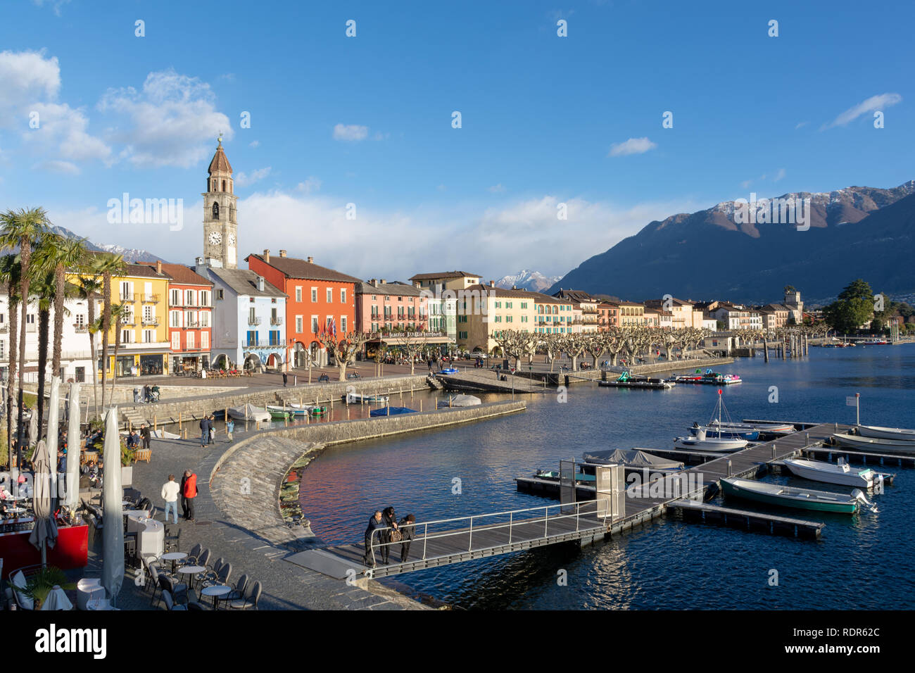 Ascona, Suisse - 2 janvier 2019 : les maisons au bord de lac Le lac Majeur Banque D'Images