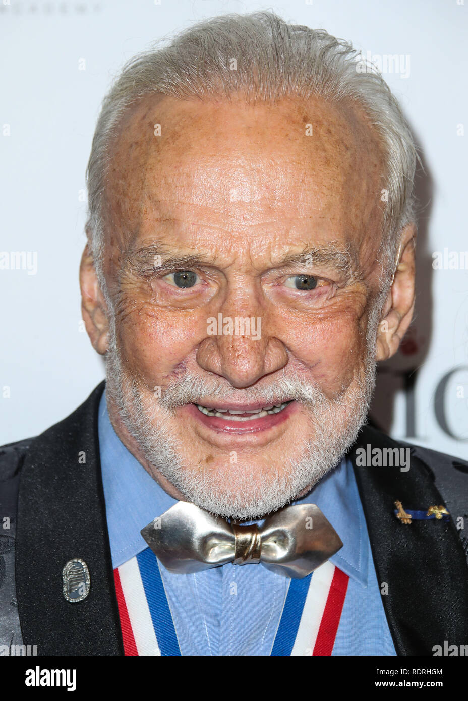 Los Angeles, États-Unis. 18 janvier, 2019. BEVERLY HILLS, LOS ANGELES, CA, USA - Le 18 janvier : Astronaute Buzz Aldrin arrive à la 16e Conférence annuelle de Living Legends of Aviation Awards qui a eu lieu au Beverly Hilton Hotel, le 18 janvier 2019 à Beverly Hills, Los Angeles, Californie, États-Unis. (Photo par Xavier Collin/Image Crédit : Agence de Presse) L'agence de presse Image/Alamy Live News Banque D'Images