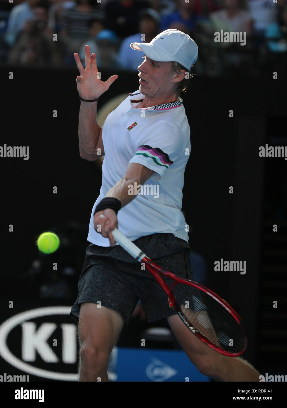 Melbourne Park, Melbourne, Australie. 19 Jan, 2019. Open de tennis d'Australie, jour 6 ; Denis Shapovalov du Canada renvoie la balle contre la Serbie de Novak Djokovic : Action Crédit Plus Sport/Alamy Live News Banque D'Images