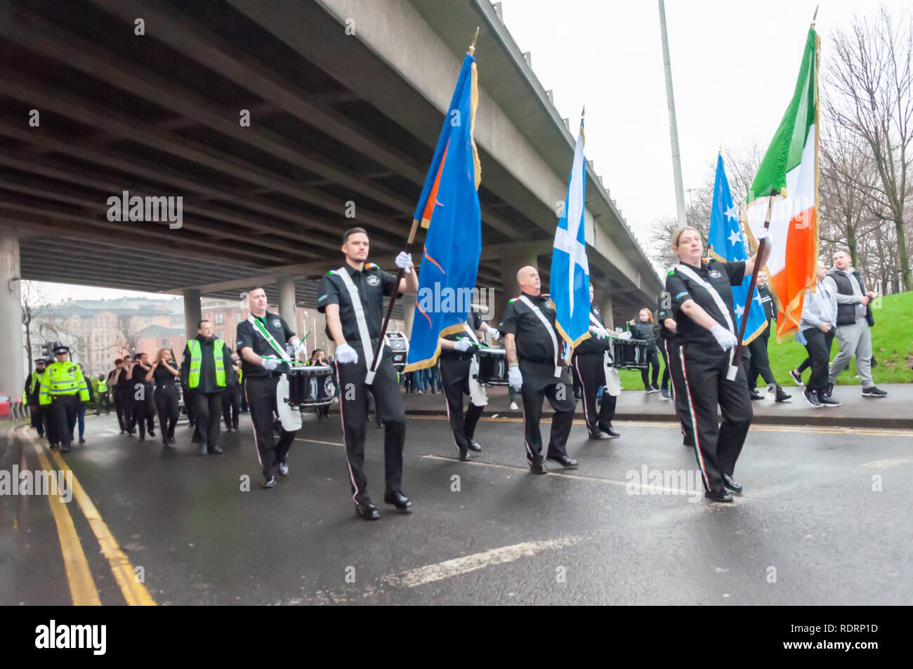 Glasgow, Ecosse, Royaume-Uni. 19 janvier, 2019. Les membres de l'ouest de l'Écosse de l'Alliance de la bande dans les rues de la ville. Formé en 1979, ils sont la plus ancienne organisation marche républicaine en Ecosse et de promouvoir la création d'un comté 32 République socialiste de l'Irlande. Mars est aujourd'hui intitulé Bloody Sunday, Mars pour la justice. Credit : Skully/Alamy Live News Banque D'Images