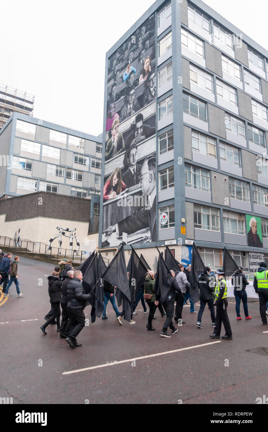 Glasgow, Ecosse, Royaume-Uni. 19 janvier, 2019. Les membres de l'ouest de l'Écosse de l'Alliance de la bande dans les rues de la ville. Formé en 1979, ils sont la plus ancienne organisation marche républicaine en Ecosse et de promouvoir la création d'un comté 32 République socialiste de l'Irlande. Mars est aujourd'hui intitulé Bloody Sunday, Mars pour la justice. Credit : Skully/Alamy Live News Banque D'Images