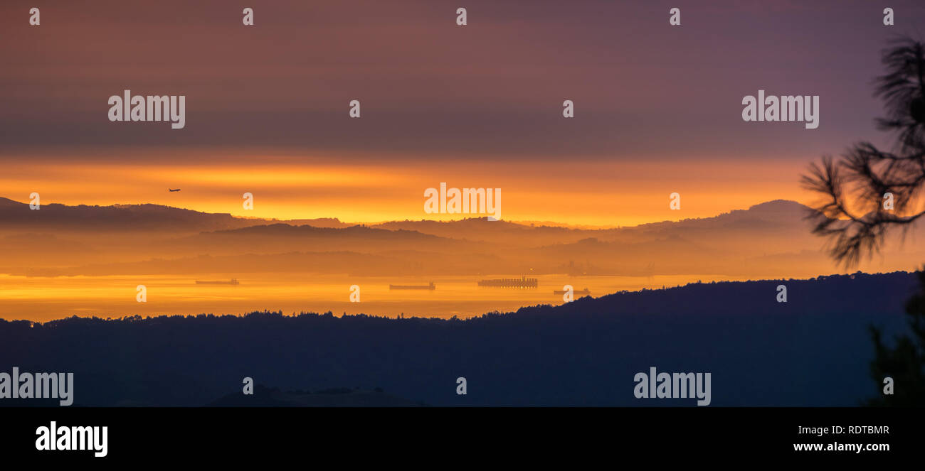 Coucher du soleil panorama en direction de San Francisco bay vue depuis le sommet du mont Diablo, Diablo Mt State Park, comté de Contra Costa, San Francisco Bay area, Cal Banque D'Images
