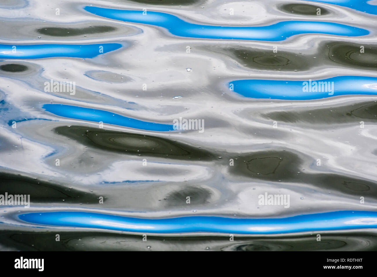 Close up de remous à la surface de l'eau d'un lac Banque D'Images