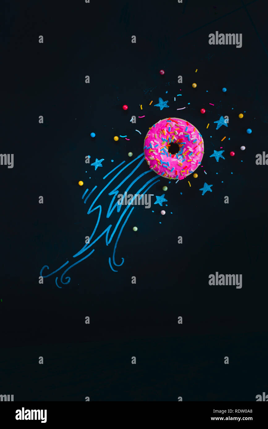 Donut Rose Avec Un Dessin à La Craie Dune étoile Filante