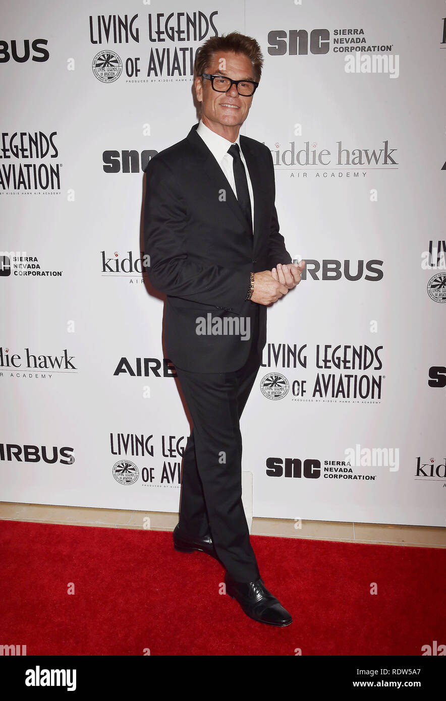 Los Angeles, CA - le 18 janvier : Harry Hamlin arrive à la 16e Conférence annuelle de l'Aviation de Living Legends Awards au Beverly Hilton Hotel, le 18 janvier Banque D'Images