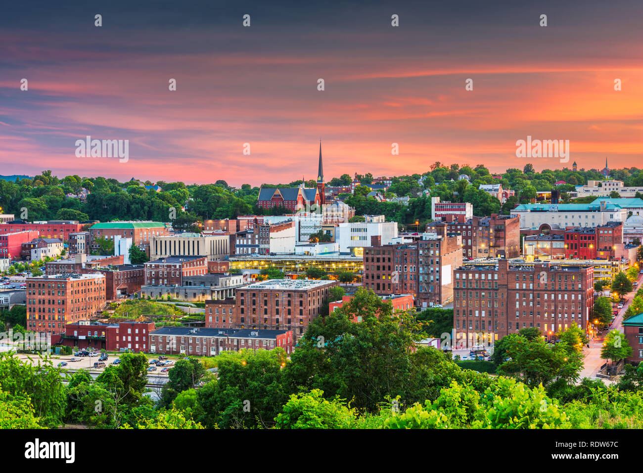 Lynchburg, Virginie, USA Centre-ville city skyline at Dusk. Banque D'Images
