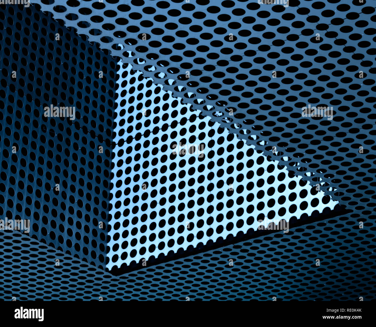 Résumé des points noirs sur la surface métallique du plafond à l'extérieur du Musée d'art de Tampa, Floride Banque D'Images