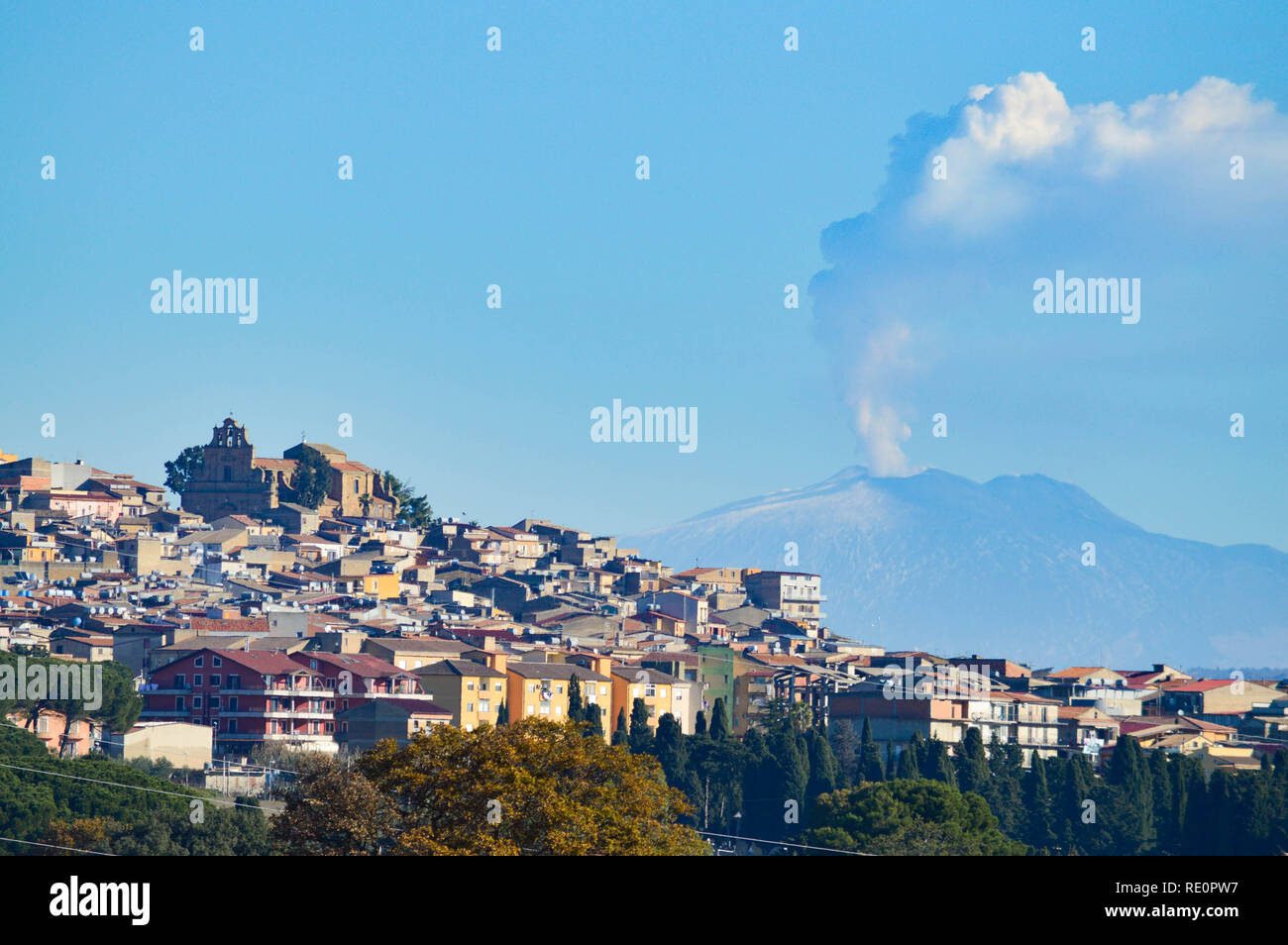 Vue de l'Etna avec Butera en arrière-plan, Caltanissetta, Sicile, Italie, Europe Banque D'Images