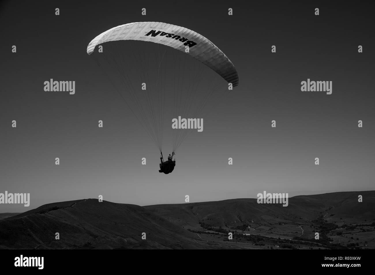 Parapente sur le Peak District Banque D'Images