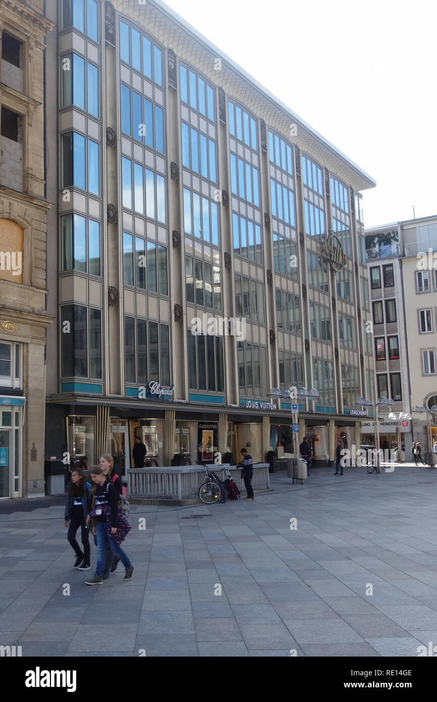Blau-Gold- Haus (Blue Gold House), un bâtiment commmercial énumérés dans la vieille ville de Cologne au nord près de la cathédrale de Cologne. Reconstruit dans les années 1950. Banque D'Images