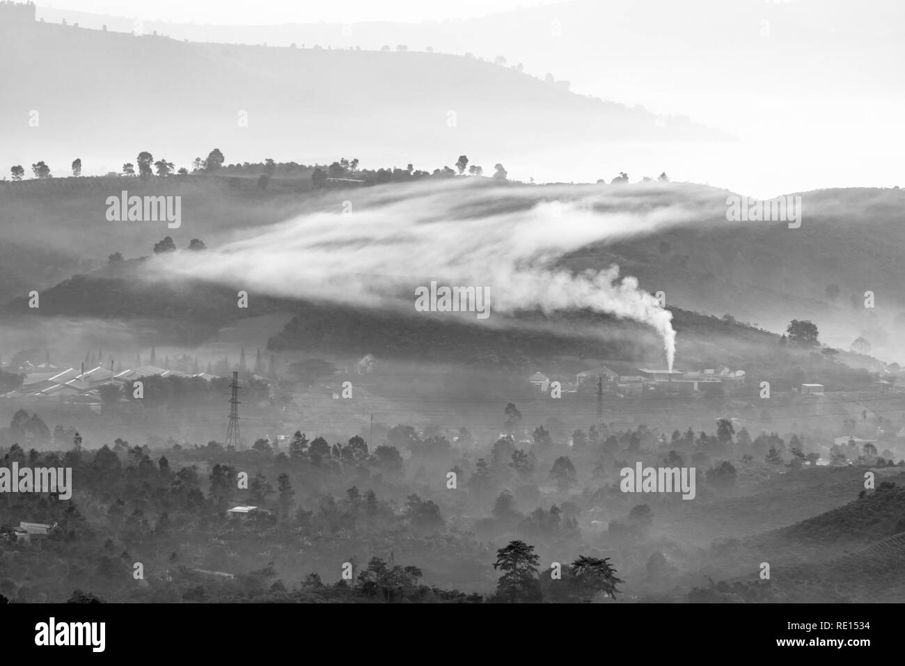 Paysage du plateau avec la couverture nuageuse le matin sur la montagne est belle et mystérieuse. Nous avons fait comme les peintures ont été créées dans chaque differe Banque D'Images