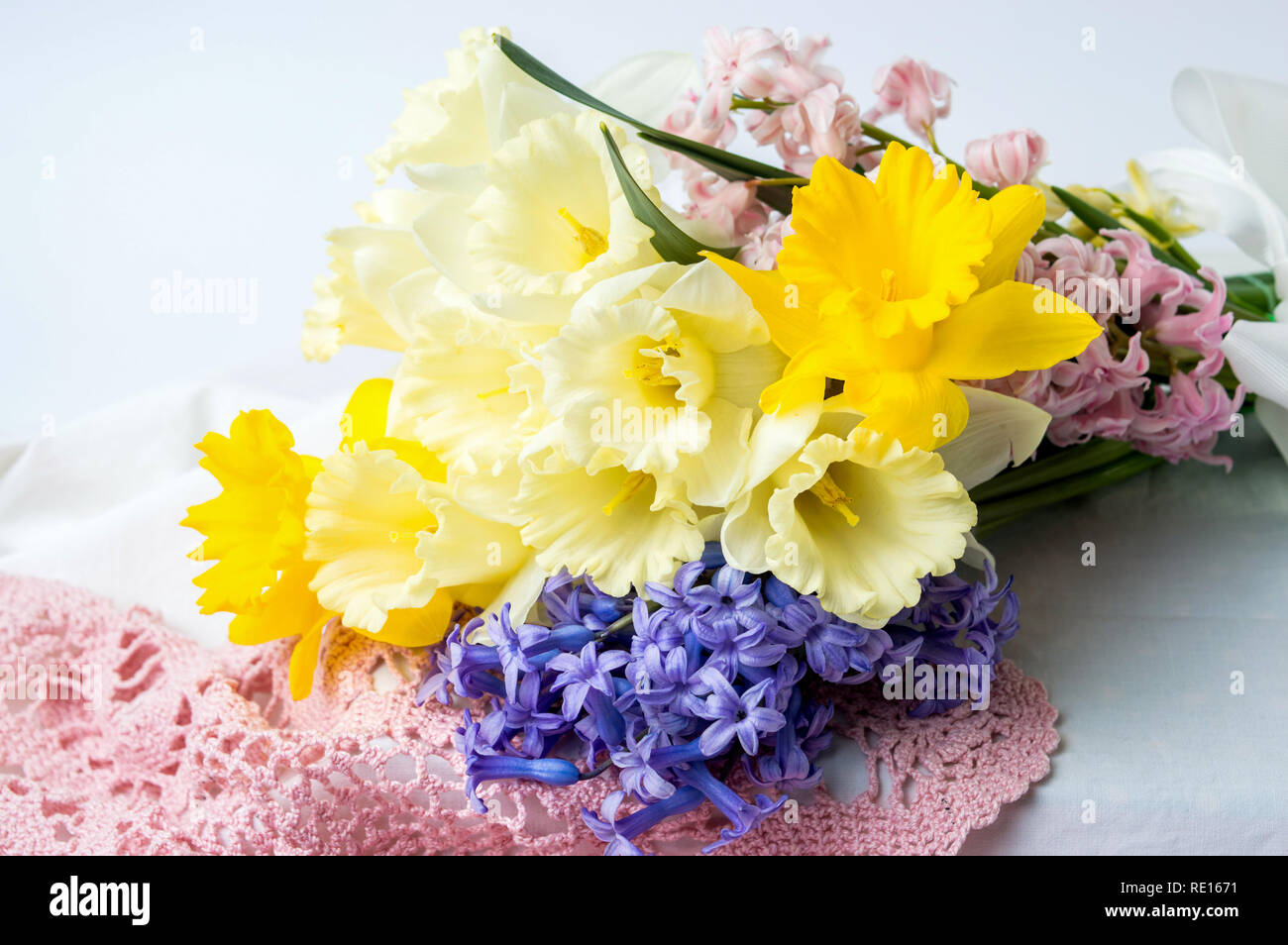 Jacinthe d'eau de source fraîche et de narcisse fleurs bouquet Banque D'Images