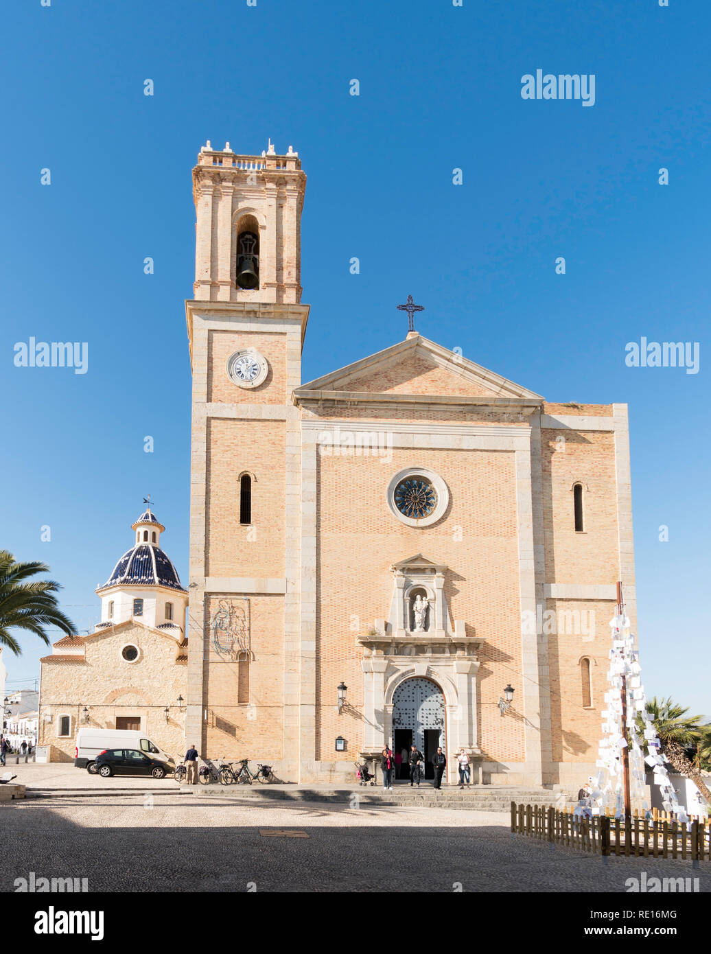 Ème est façade de l'église de la Mare de Déu del Consol à Altea, Costa Blanca, Espagne, Europe Banque D'Images