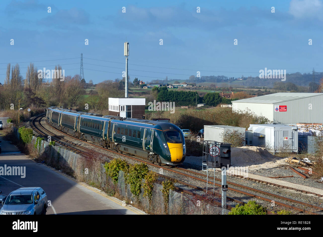 800 013 classe Signal fort Evesham passe à l'approche d'une station d''Evesham GWR Worcester Foregate Street à Londres Paddington service le 8 Janvier Banque D'Images