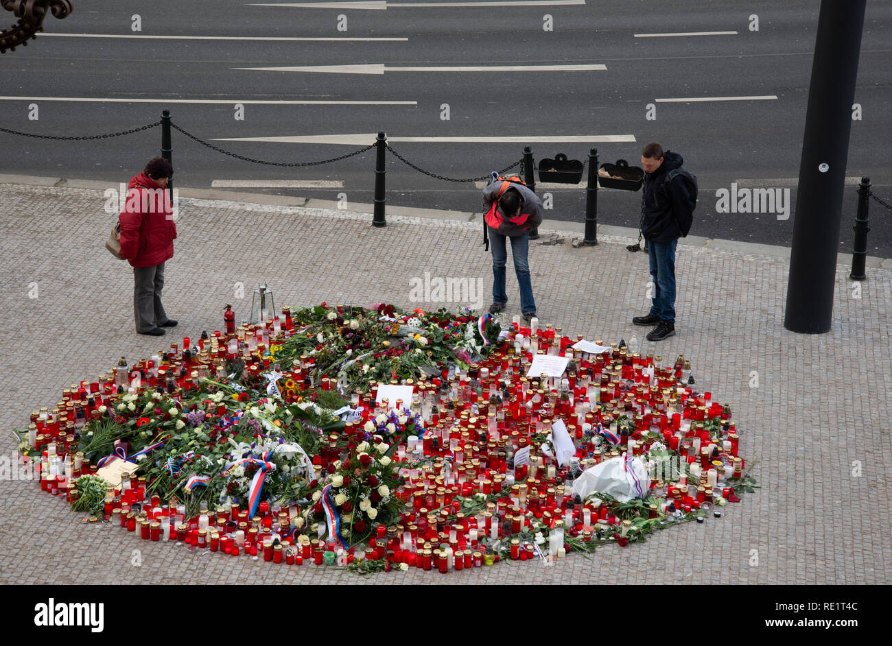 Wenceslas Square Prague 17 Jan 2019 : Fleurs de commémorer les 50 ans de Jan Palach immolation. Jour suivant, un homme s'est immolé par le feu au même endroit. Banque D'Images