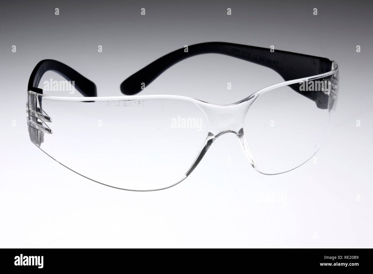 Lunettes de sécurité en plastique, sans ombre, lunettes de travail Banque D'Images