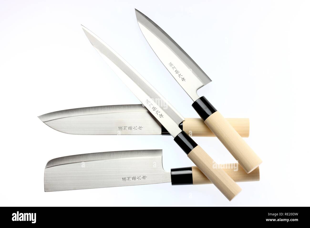 Le chef japonais couteaux, couteau à viande, couteau à poisson, cleaver, fileter couteau, couteau de cuisine, gravée de caractères, poignée en bois Banque D'Images