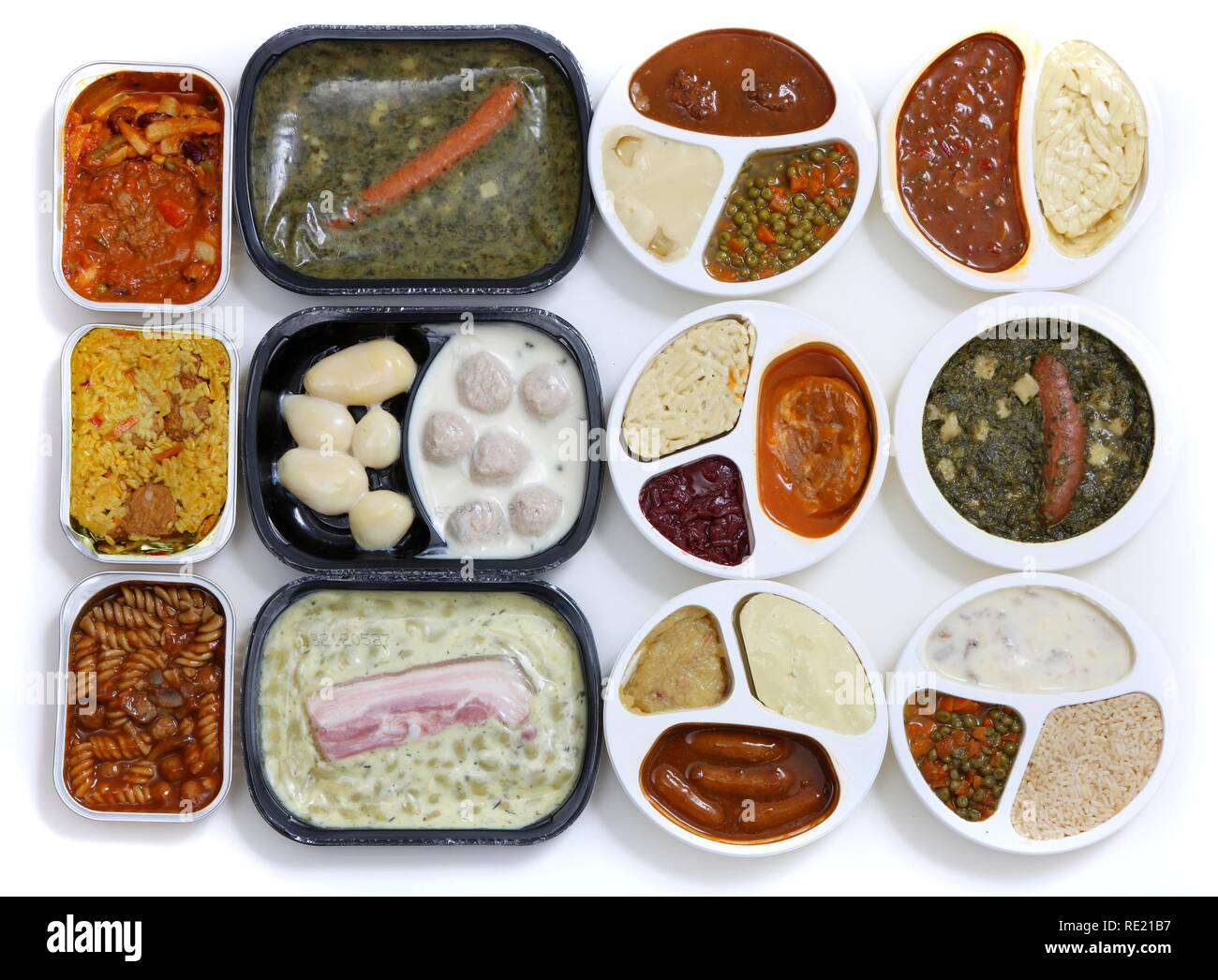 Des repas différents dans des contenants en plastique, pré-cuites, en portions individuelles pour une personne Banque D'Images