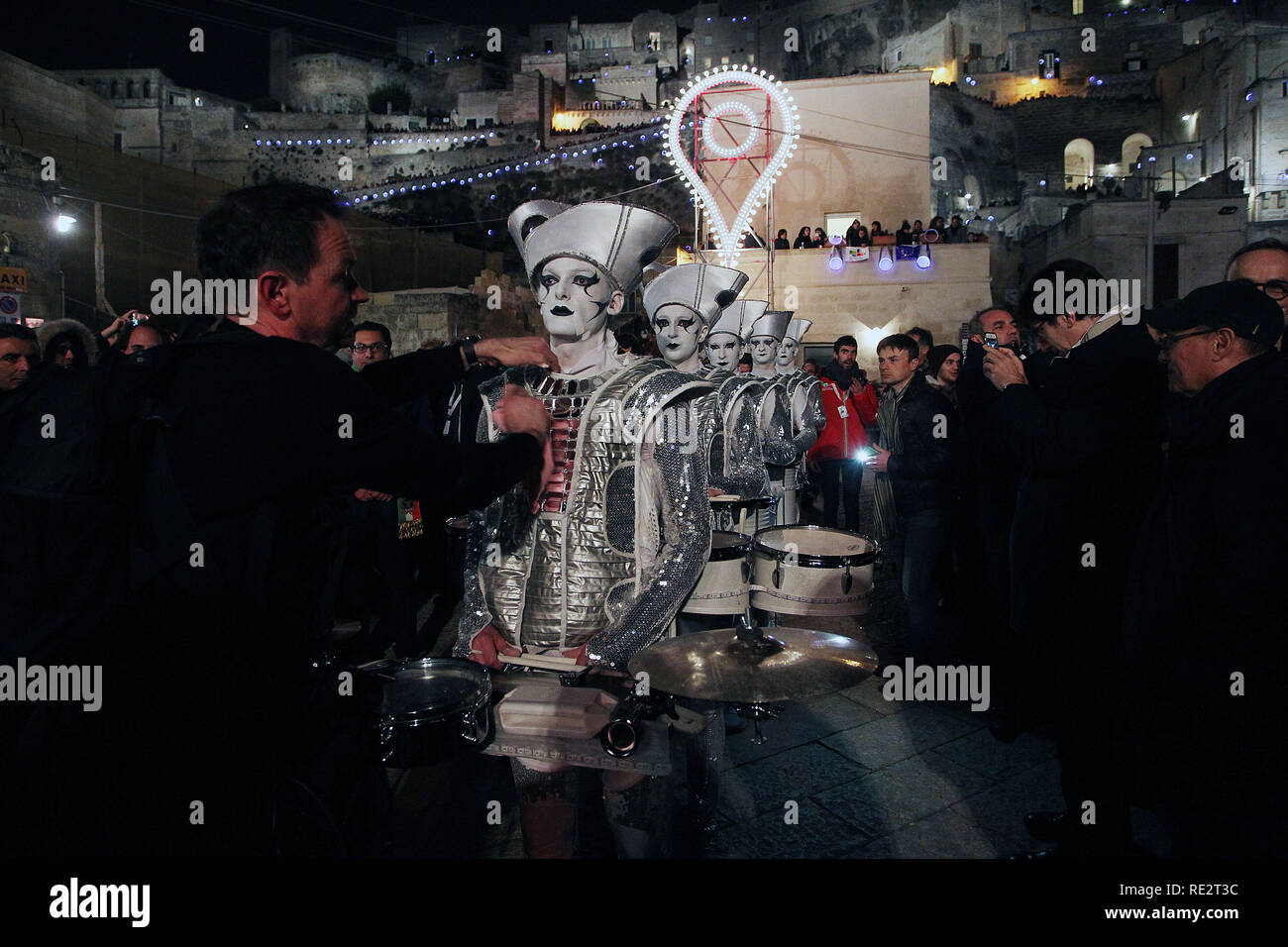 Foto Donato Fasano - LaPresse 19 01 2019 - Matera Cronaca la festa ha inizio. Sette giorni dopo, Matera raggiunge sul piedistallo la tcce&# xe0 ; bulgara di Plovdiv, l'antica Filippopoli, l'altra capitale dell'anno, una rappresentanza della quale&# xe0 de r-s ; ospite della maligna arte inaugurale. Sono il Presidente della Repubblica Sergio Mattarella, il presidente del Consiglio dei Ministri Giuseppe Conte, e il Ministro per i Beni e le attivit&# xe0 ; culturali Alberto Bonisoli le personalit&# xe0 ; che rendono omaggio a Matera 2019 e al traguardo raggiunto da una tcce&# xe0 ; colomba nel dopoguerra je Sass Banque D'Images