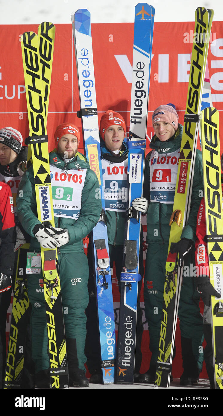 Zakopane, Pologne. 19Th Jul 2019. Karl Geiger, Markus Eisenbichler, et Stephan Leyhe d'Allemagne sont vu célébrer après avoir remporté la compétition par équipes de la Coupe du monde de saut à ski FIS à Zakopane. Credit : SOPA/Alamy Images Limited Live News Banque D'Images