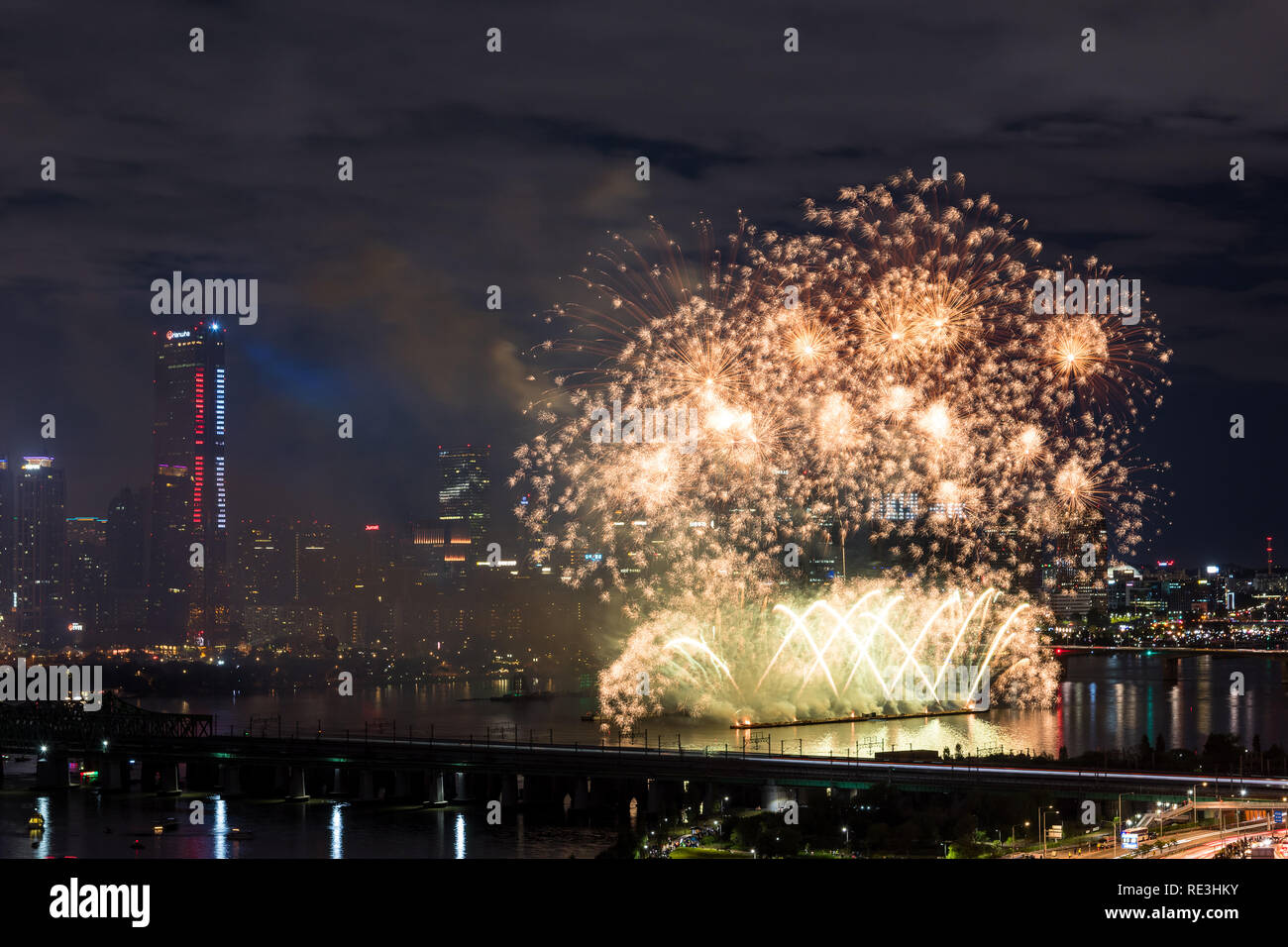 Séoul festival Fireworks sur le fleuve Han. Banque D'Images