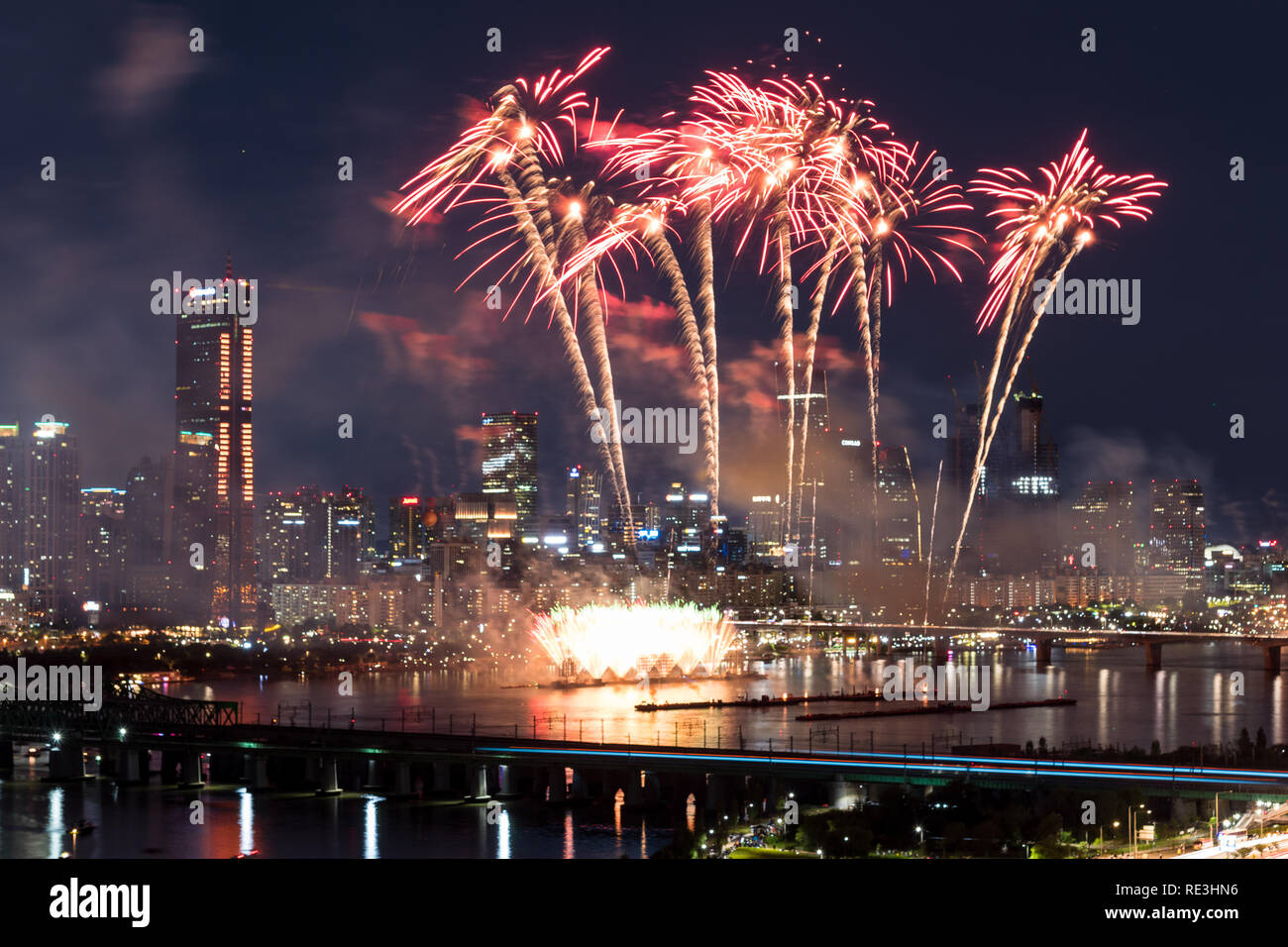 Séoul festival Fireworks sur le fleuve Han. Banque D'Images