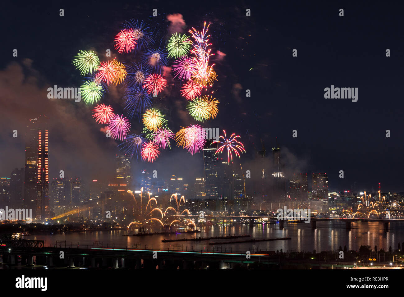 Séoul festival Fireworks sur le fleuve Han. Banque D'Images