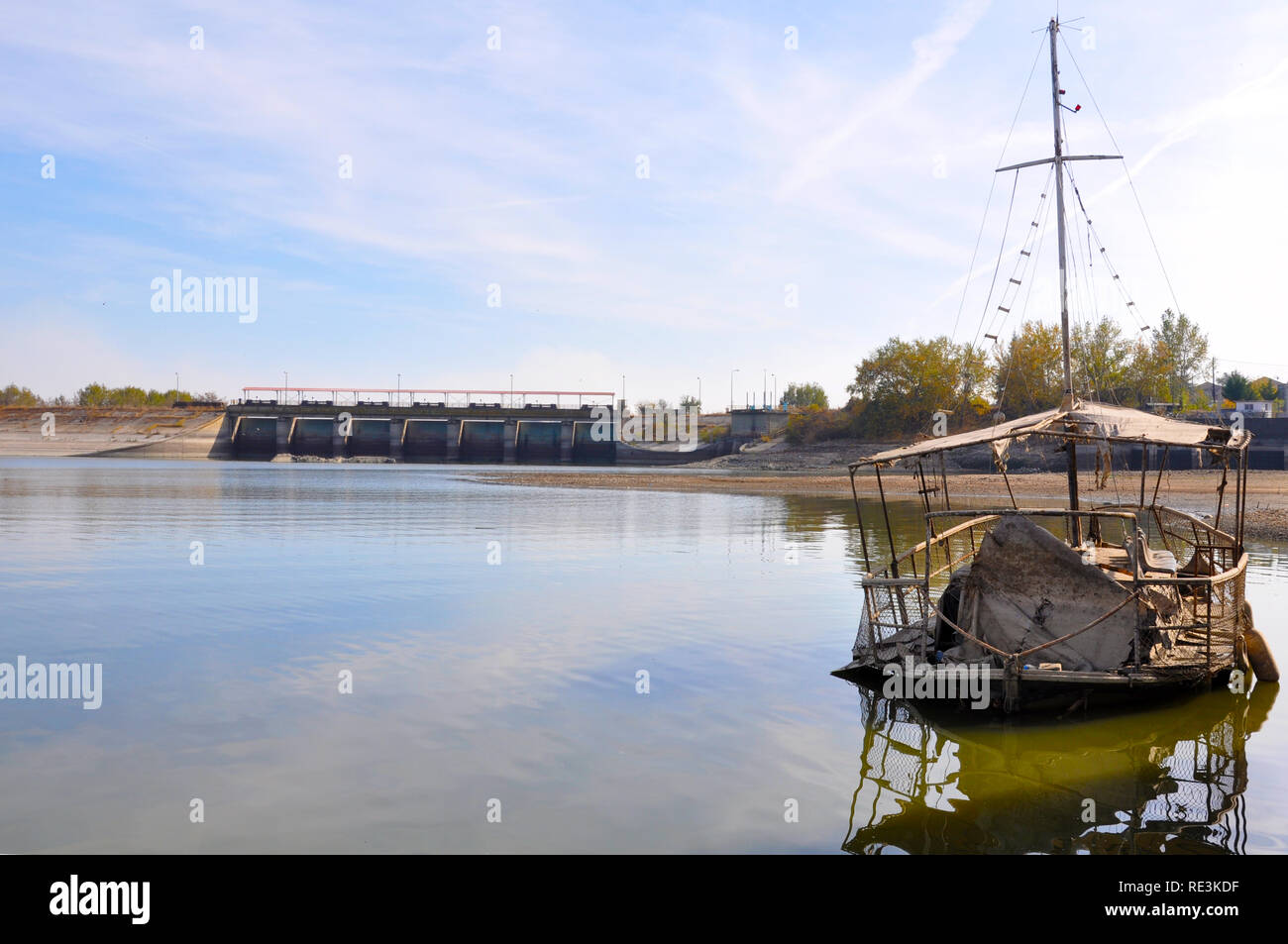 Le lac Kerkini-un vieux bateau comme ghost Banque D'Images