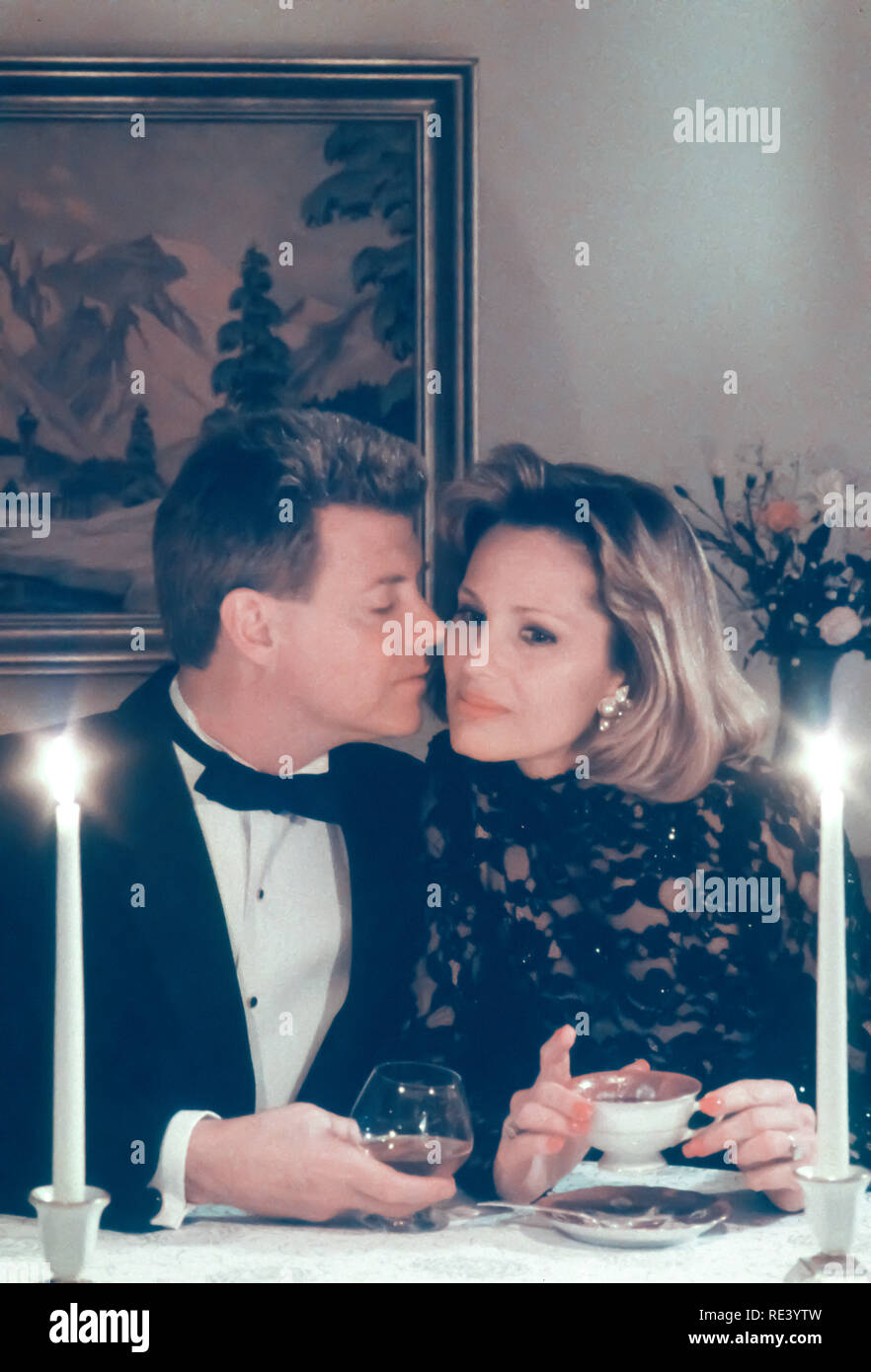 Couple d'âge moyen à un dîner officiel parti, USA Banque D'Images
