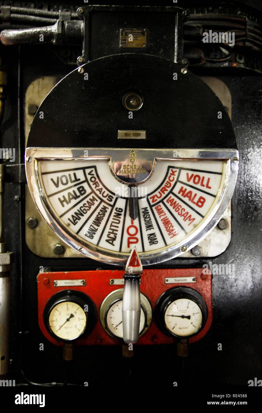 L'indicateur de vitesse du moteur, télégraphe, bateau musée, ancien cargo Cap San Diego, Landungsbruecken jetées, district St. Banque D'Images