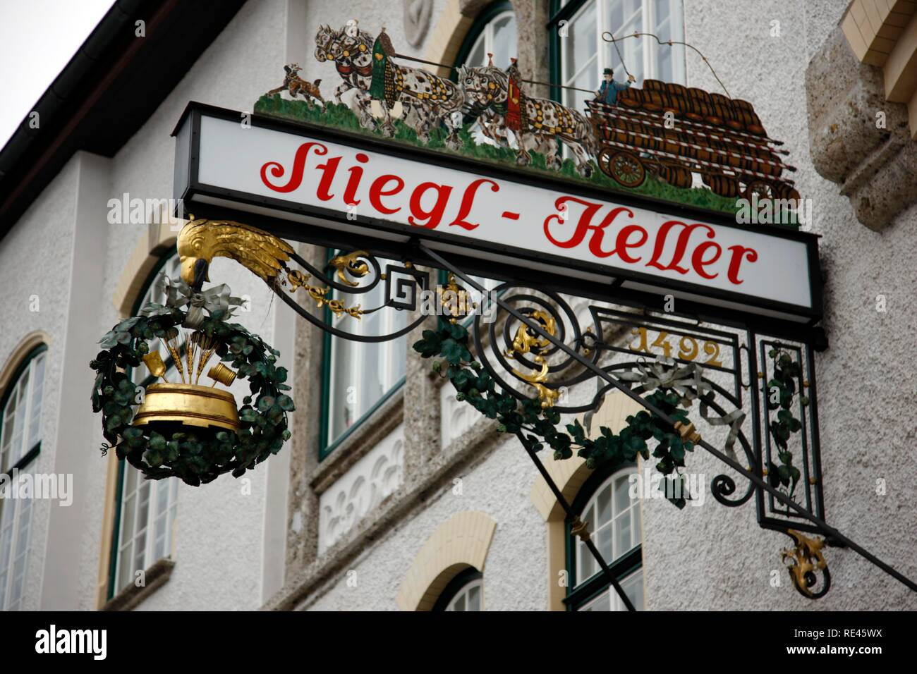 Signe de l'Stiegl-Keller taven, sur la colline de la Festung forteresse de Hohensalzburg, Salzburg, Autriche, Europe Banque D'Images Signe de l'Stiegl-Keller taven, sur la colline de la Festung forteresse de Hohensalzburg, Salzburg, Autriche, Europe Banque D'Images