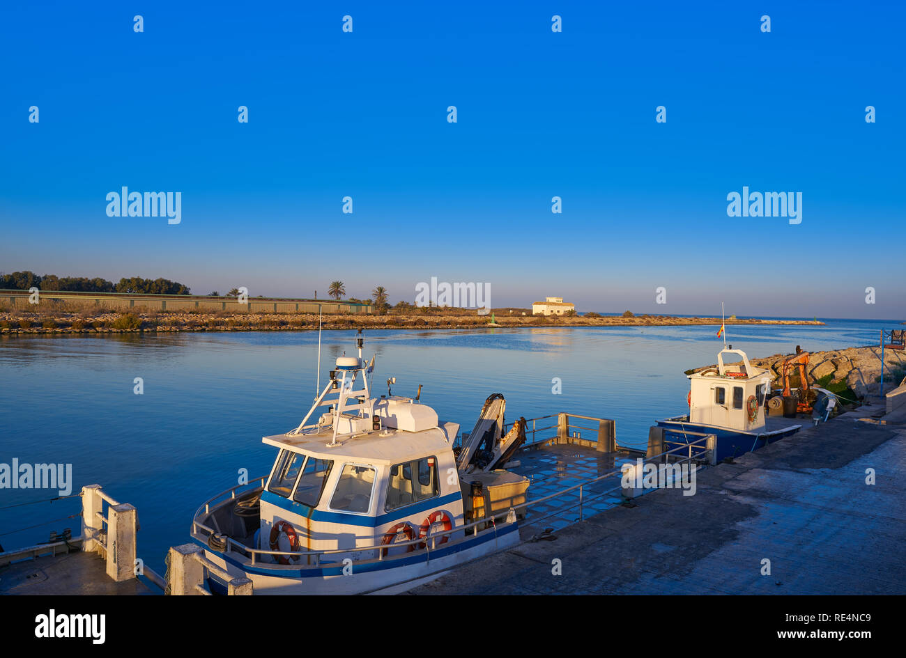 Guardamar del Segura fisherboats à l'embouchure de la rivière Segura Alicante Espagne Banque D'Images