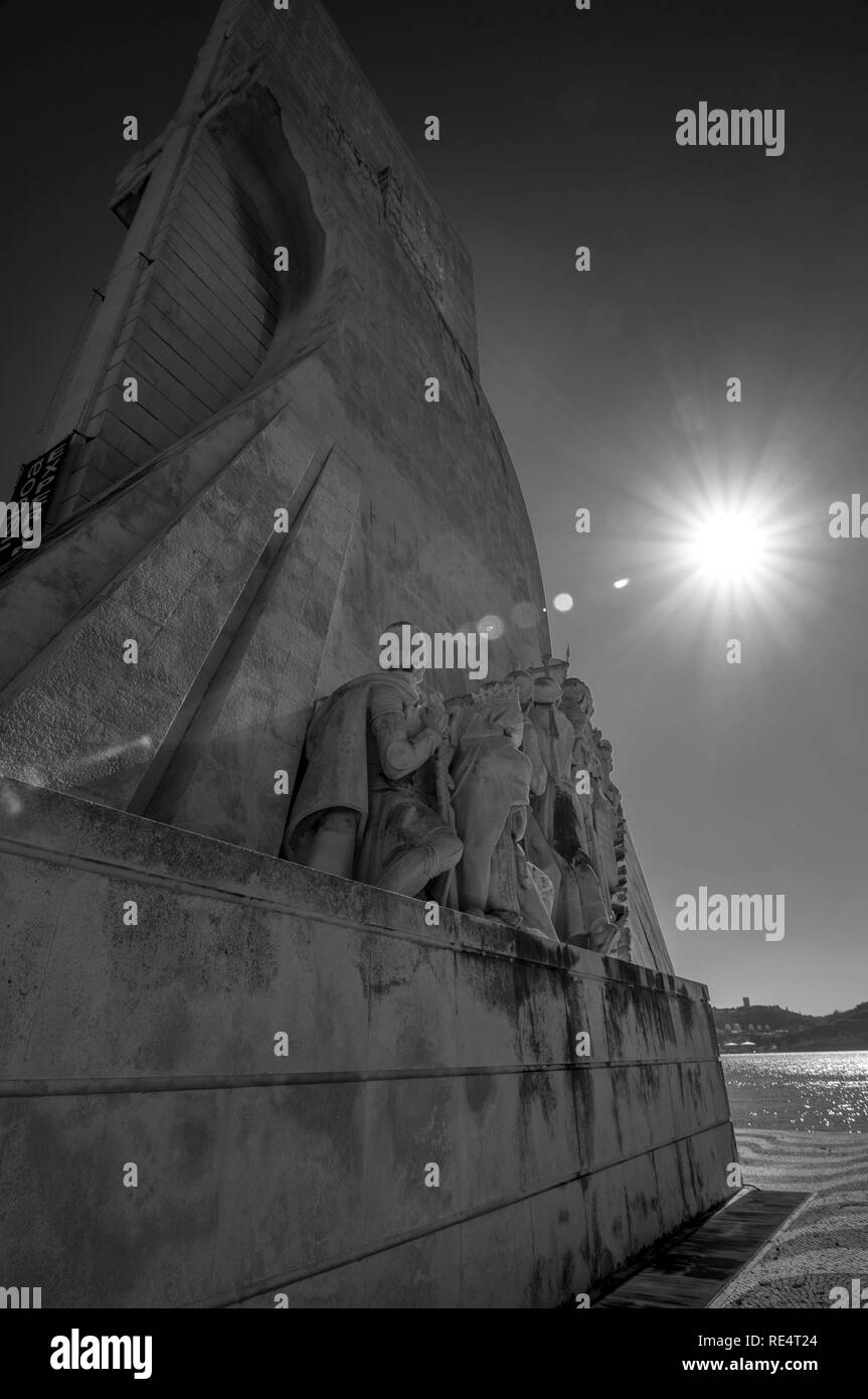 'Découverte de la lumière', Padrão dos Descobrimentos à Lisbonne (Belem), au Portugal. Jouant avec la perspective et la luminosité du soleil Banque D'Images