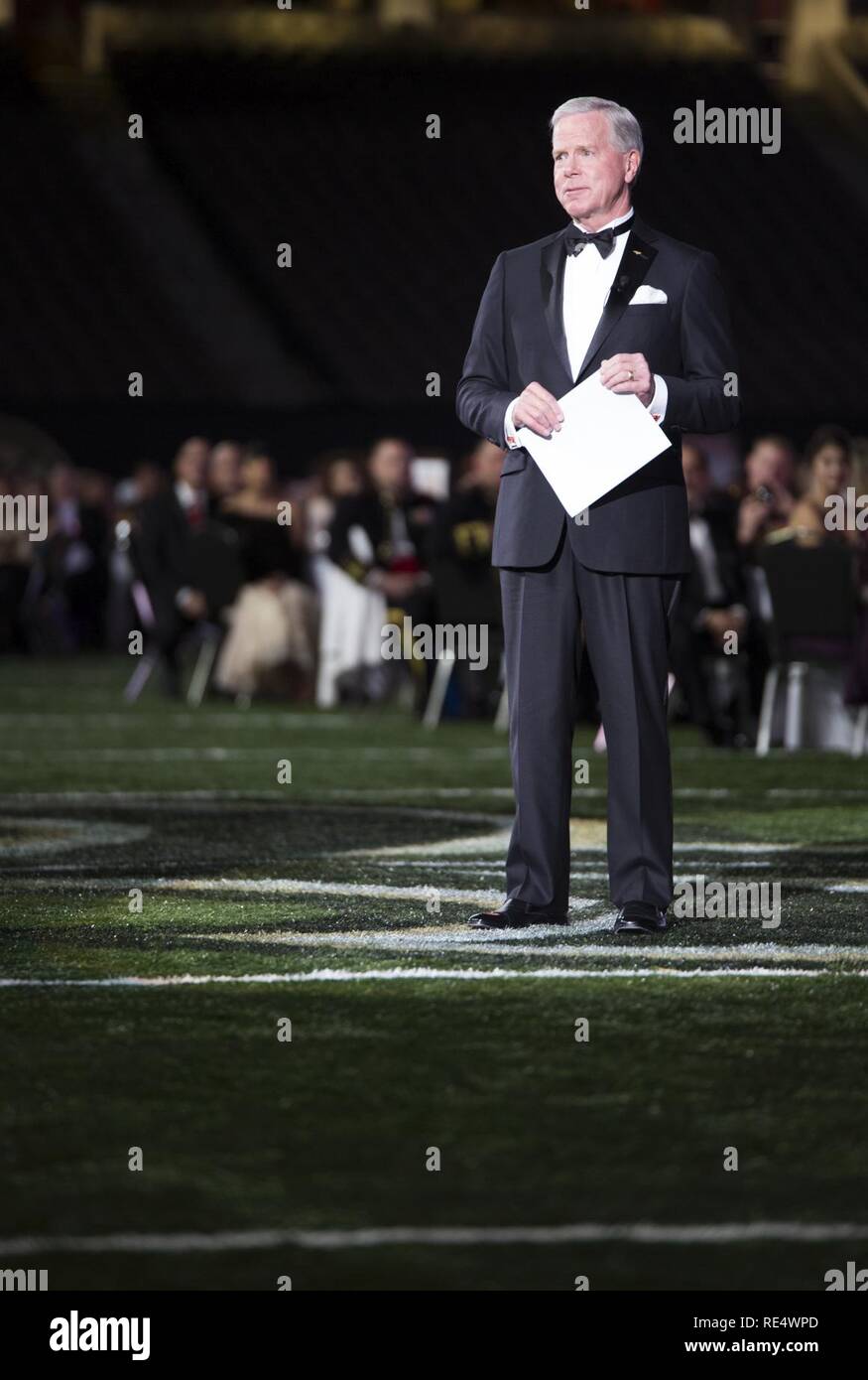 L'invité d'honneur, a pris sa retraite le général James F. Amos, 35e Commandant du Corps des Marines, traite de la présence des Forces maritimes Réserver anniversaire boule à la Mercedes-Benz Superdome, 19 novembre 2016. Chaque année, un bal est organisé pour célébrer l'anniversaire du Corps et à se souvenir de marines qui ont fait le sacrifice ultime. Depuis sa création en 1775, le Marine Corps s'est battu et a gagné les batailles de notre nation. Banque D'Images