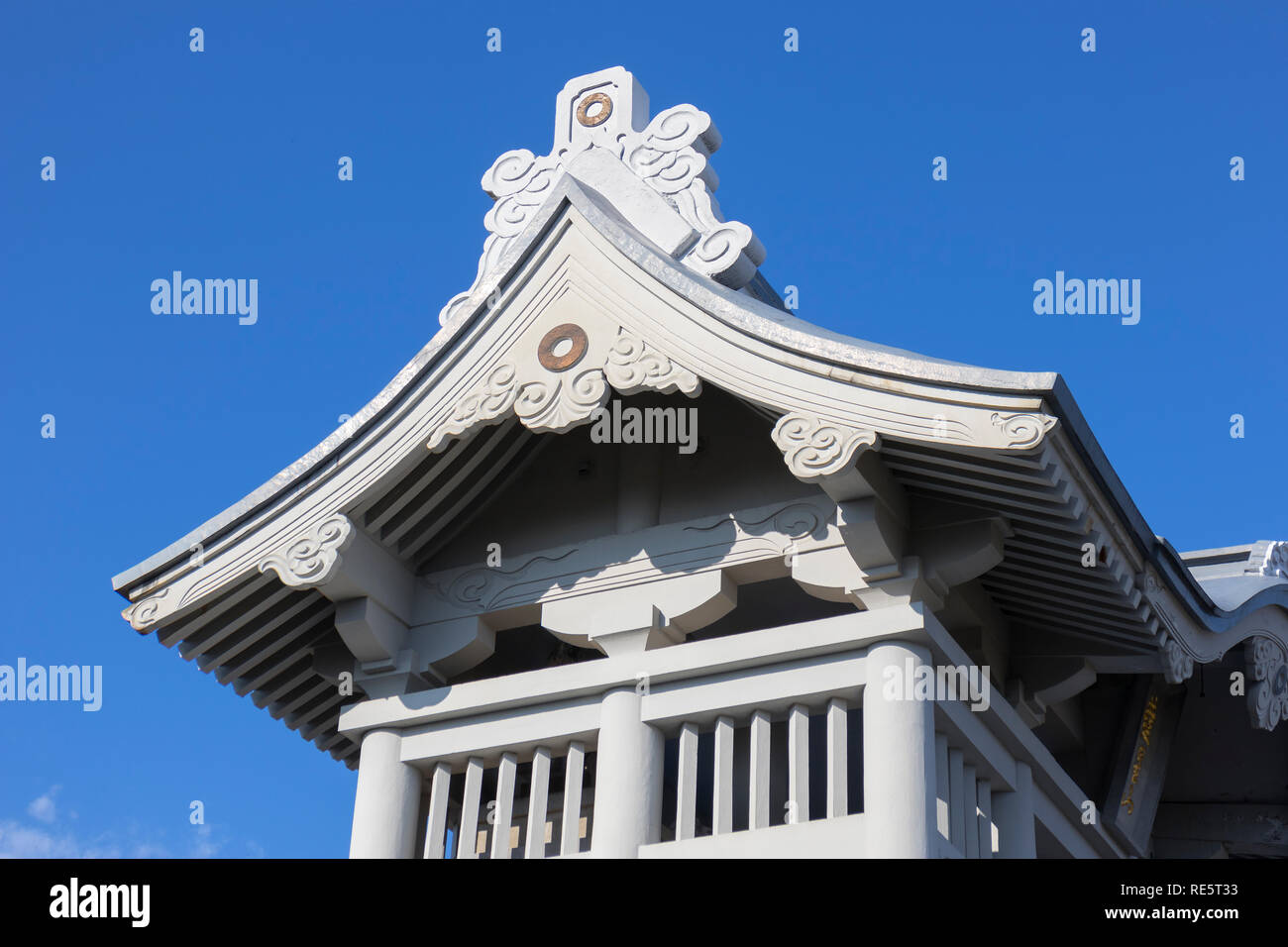 Kumamoto, Japon - 13 novembre 2018 : Détail de la toiture de la Niomon Gate à Honmyo-ji Temple est en cours de reconstruction après le tremblement de terre Banque D'Images