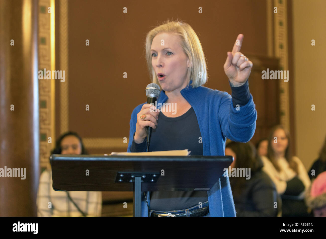 Des Moines, Iowa, USA. 19 janvier, 2019. Le sénateur et candidat à l'élection présidentielle Kirsten Gillibrand parle lors de la 3ème conférence annuelle de la femme à l'intérieur de l'Mars State Capitol de Des Moines le samedi. Plusieurs centaines de personnes ont participé à l'événement. Credit : Keith Turrill/Alamy Live News Banque D'Images