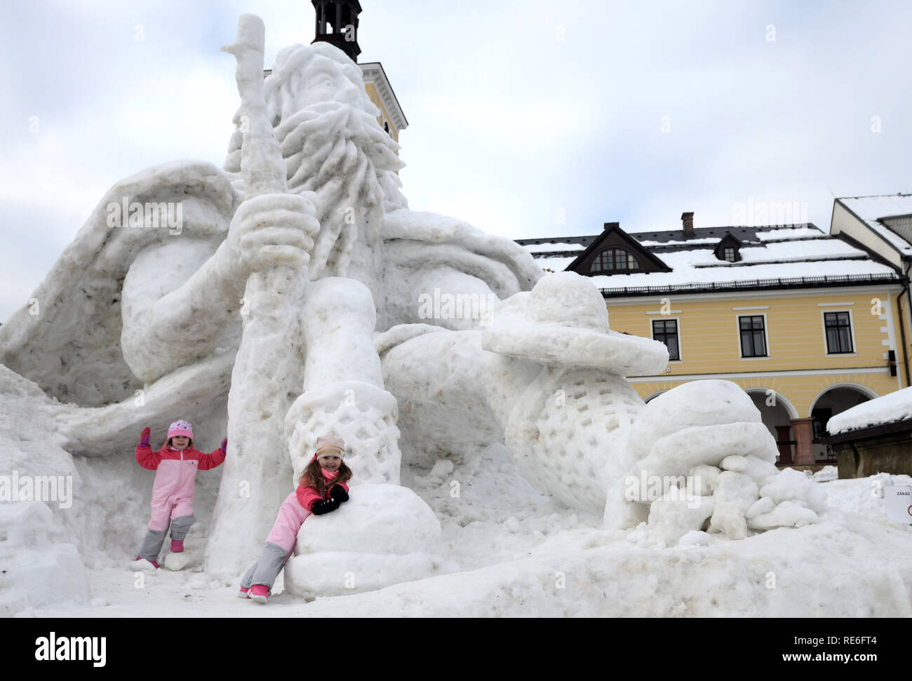Jilemnice, République tchèque. 20 Jan, 2019. La ville de Jilemnice dispose d'une sculpture de neige de la légendaire géant Krakonos occupe une situation. La sculpture a été créé par l'artiste Josef Dufek à la place principale de Jilemnice Ville de nouveau. Credit : Slavek Ruta/ZUMA/Alamy Fil Live News Banque D'Images