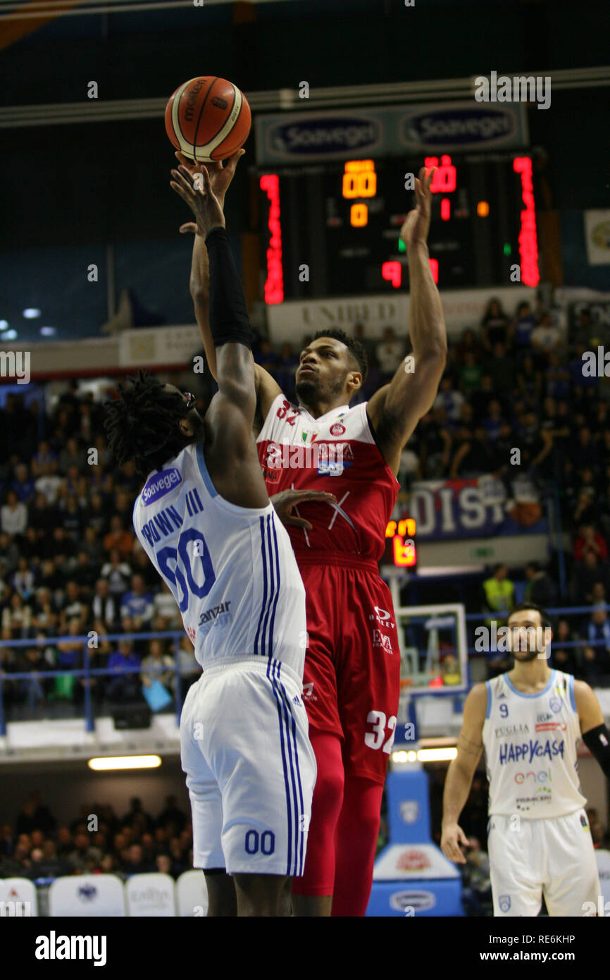 Brindisi (Italie). 20 Jan, 2019. Renato Ingenito - LaPresse 20012019(Brindisi Italia)Happy Sport Casa Brindisi vs Armani Milano - Lega Serie A PosteMobile Panier de saison régulière 16^ PalaPentassuglia 2018 - 2019 giornata BrindisiNella BrownRenato foto : Brooks e Ingenito - LaPresse 20 01 2019 Brindisi (Italie)Happy Sport Casa Brindisi vs Armani Milano - National Legue une saison régulière 16 PosteMobile&# x221e ; 2019 PalaPentassuglia 2018 ronde - BrindisiIn la photo : Brooks et Brown Crédit : LaPresse/Alamy Live News Banque D'Images