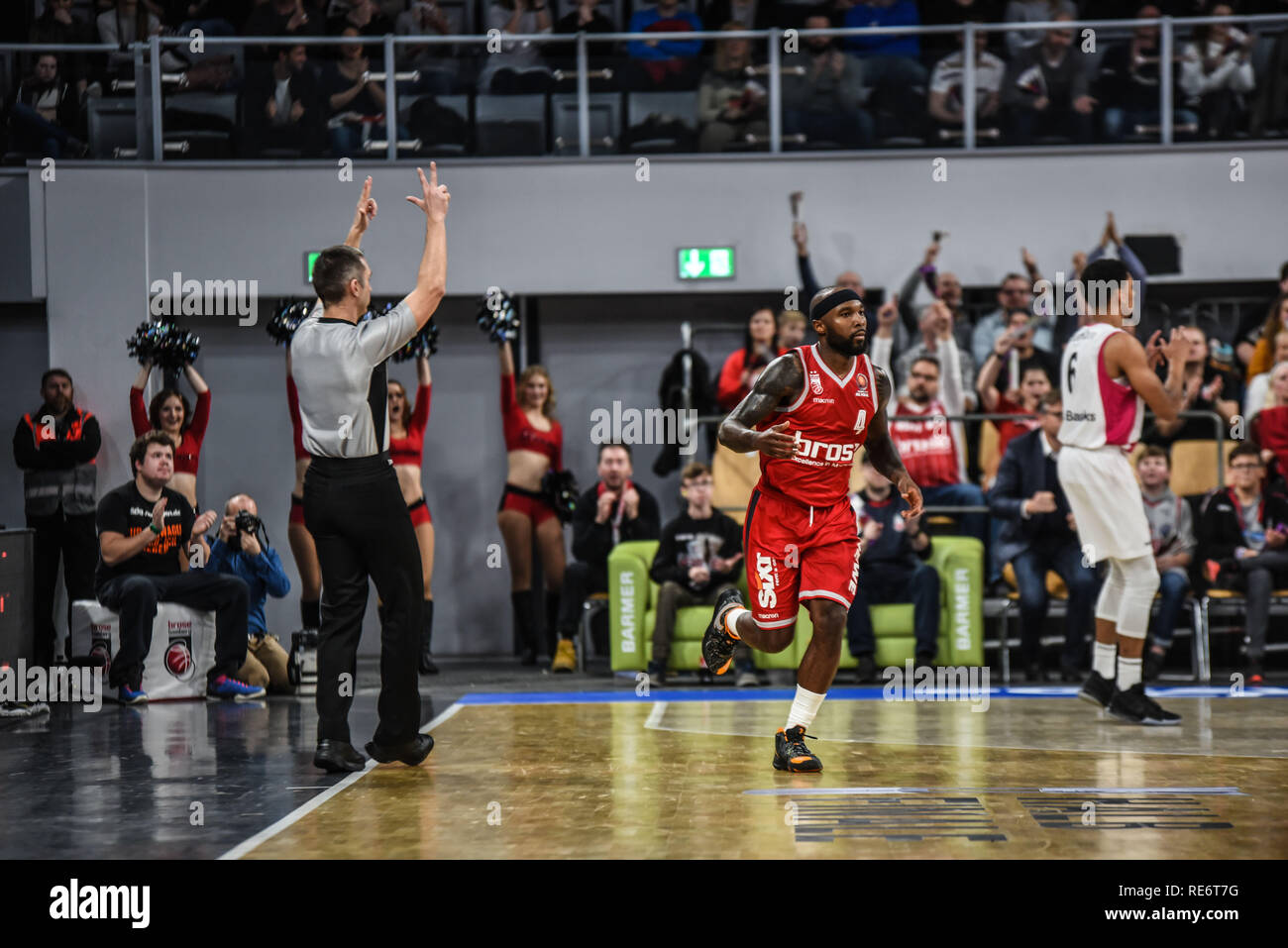 Allemagne, Bamberg, Brose Arena - 20 Jan 2019 - Basket-ball, coupe d'Allemagne, BBL - Brose Bamberg vs Telekom Baskets Bonn - Image : Tyrese Rice (Brose Bamberg, # 4), après avoir frappé un 3-pointeur. Crédit photo : Ryan Evans : Ryan Evans/Alamy Live News Banque D'Images