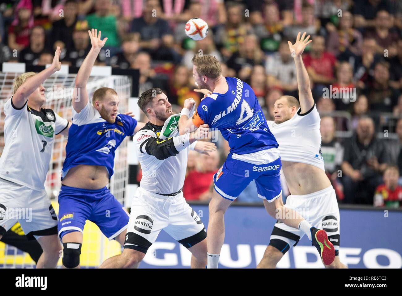 De gauche à droite Patrick WIENCECK (GER), Jannik KOHLBACHER (GER) et Paul DRUX (GER) bloquer Aron PALMARSSON (ISL), action, tour principal Groupe I, l'Allemagne (GER) - Islande (ISL), le 19/01/2019 à Koeln/Allemagne. Coupe du Monde de Handball 2019, à partir de la 10.01. - 27.01.2019 en Allemagne/Danemark. Dans le monde d'utilisation | Banque D'Images