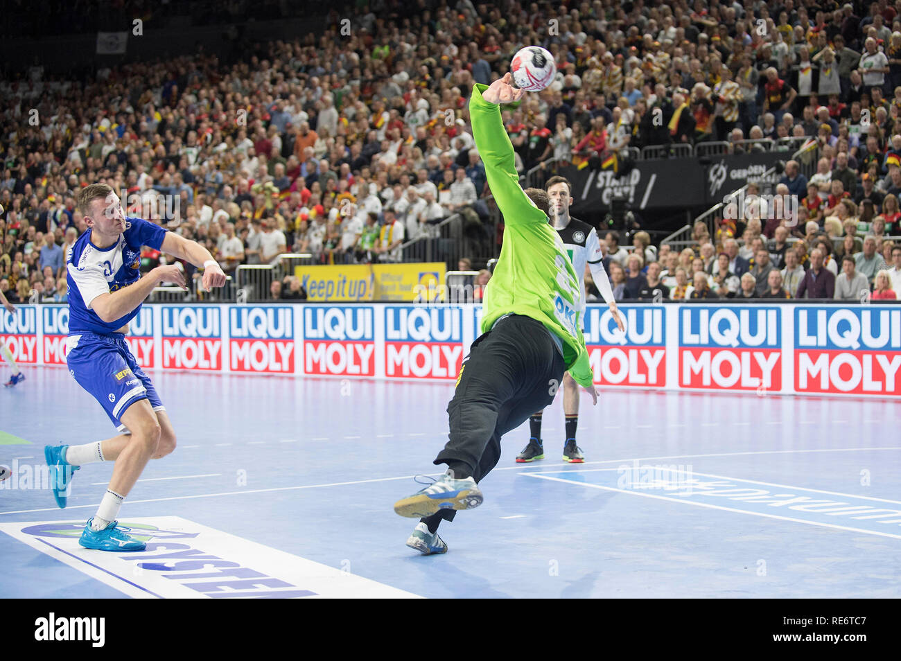 Cologne, Allemagne. 19 Jan, 2019. Gardien Andreas WOLFF (GER) vs Elvar Oern JONSSON l. (ISL), l'action. Tour principal Groupe I, l'Allemagne (GER) - Islande (ISL) 24 - 19, le 23/05/2019 à Koeln/Allemagne. Coupe du Monde de Handball 2019, à partir de la 10.01. - 27.01.2019 en Allemagne/Danemark. Utilisation dans le monde entier | Credit : dpa/Alamy Live News Banque D'Images