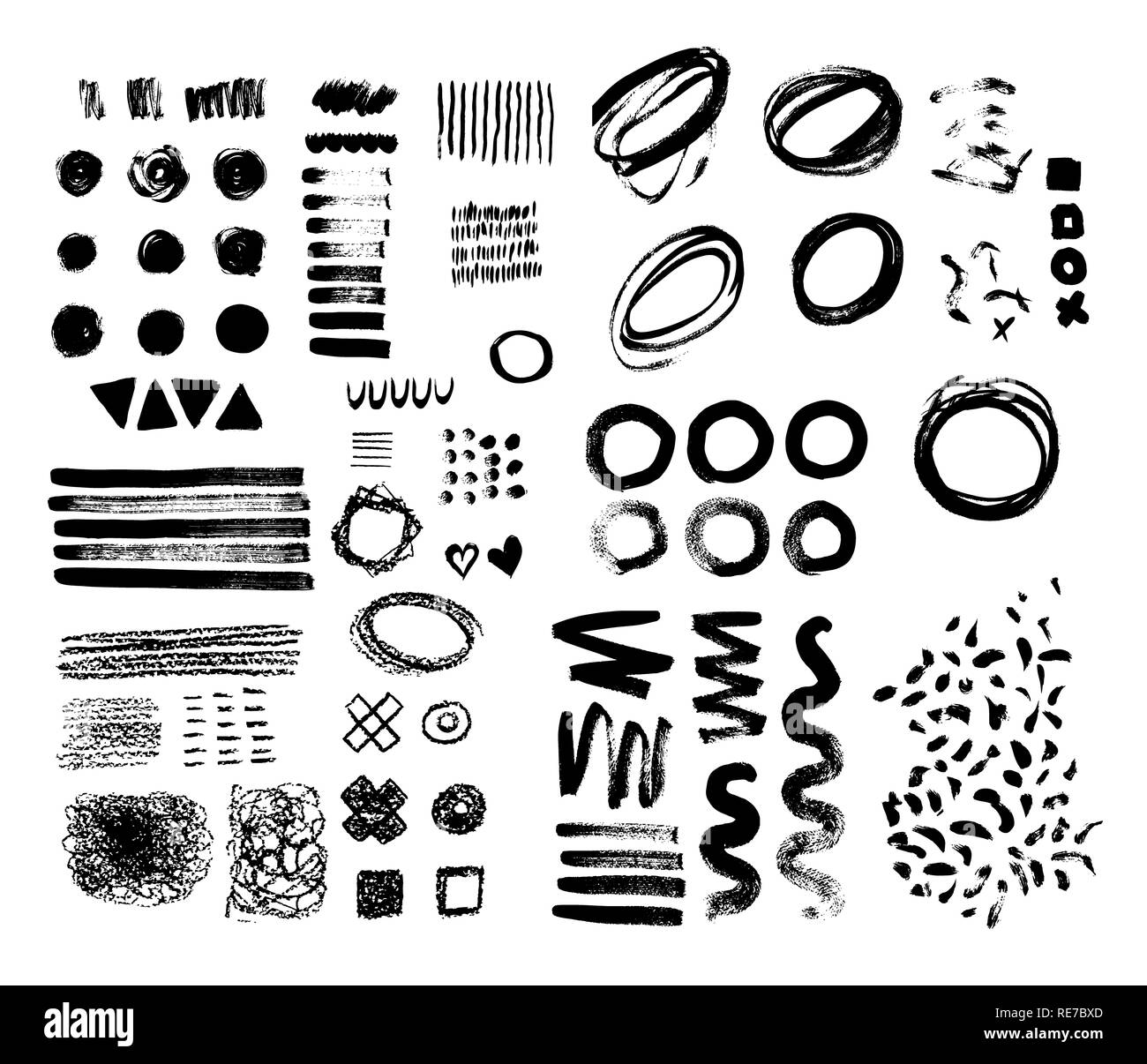 Pinceau à la main. formes texturé brutes Encre noire à la main jeu de hasard gribouillis isolé sur fond blanc. illustration. Banque D'Images