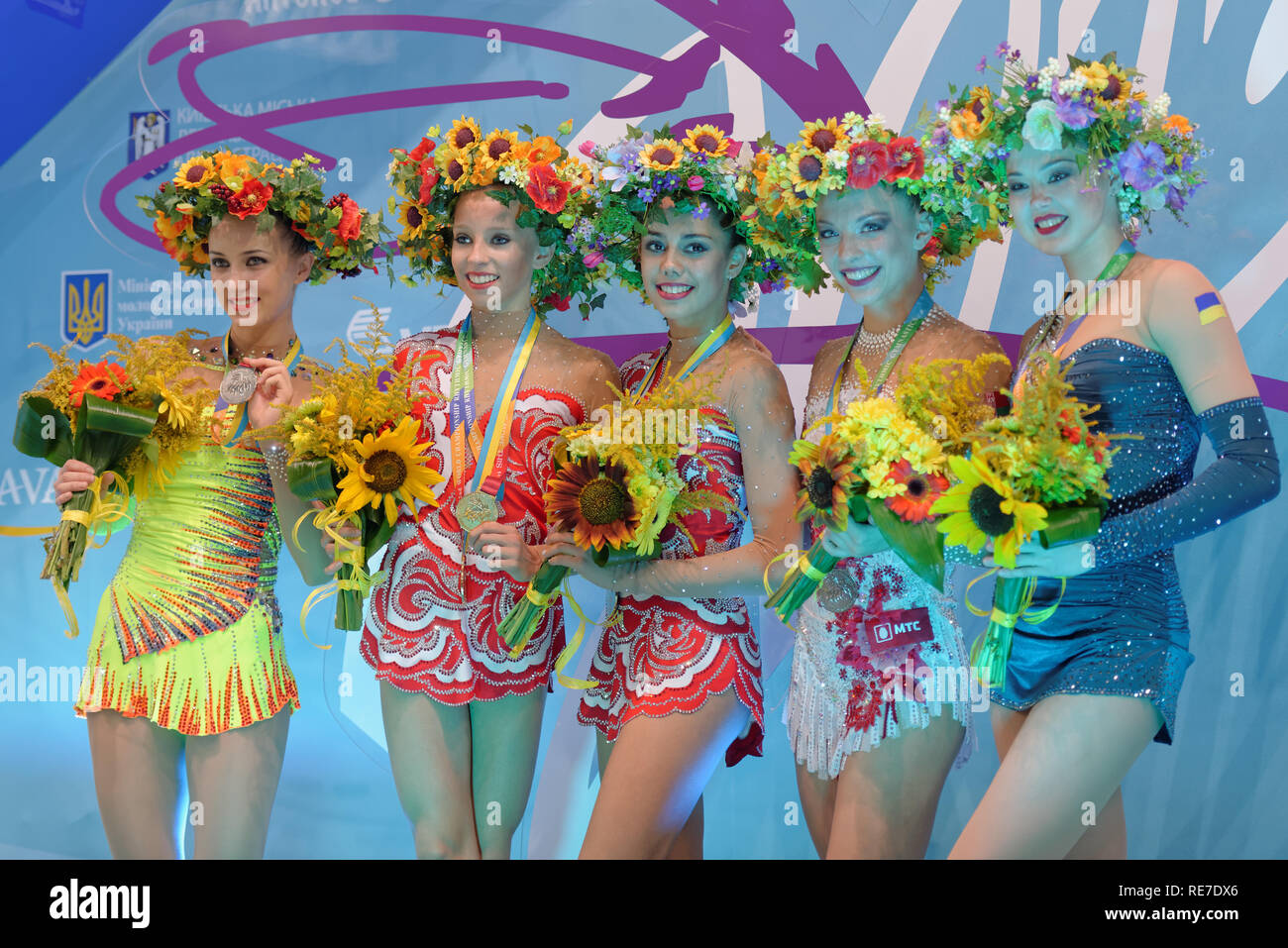 Kiev, Ukraine - le 29 août 2013 : Les gagnants des 32e Championnats du monde de gymnastique rythmique. De gauche à droite : Ganna Rizatdinova, Ukraine, Yana Kudryavtseva Banque D'Images