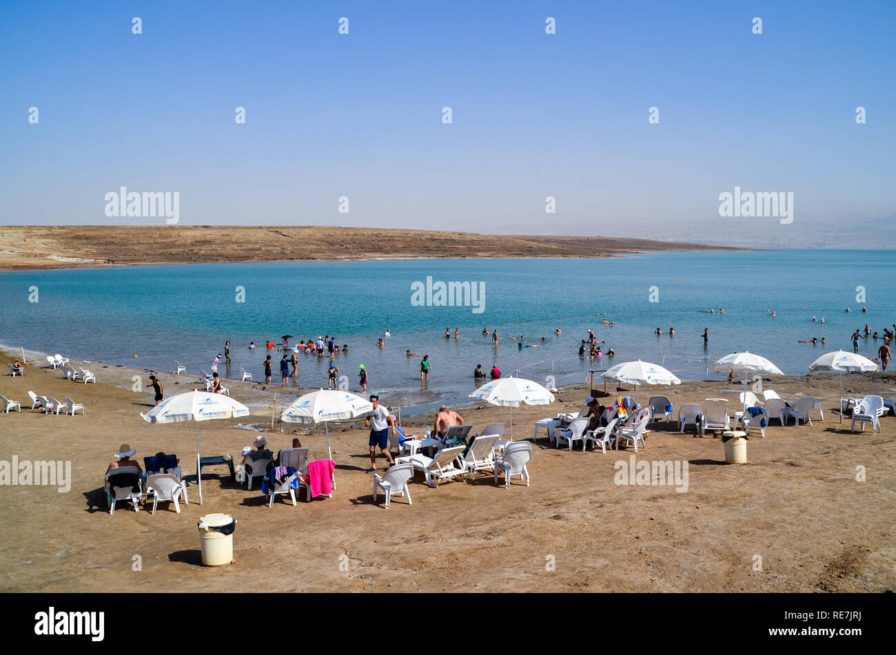 La Mer Morte (Cisjordanie), et hypersalins lac le plus bas au monde, à -430m au-dessous du niveau de la mer Banque D'Images