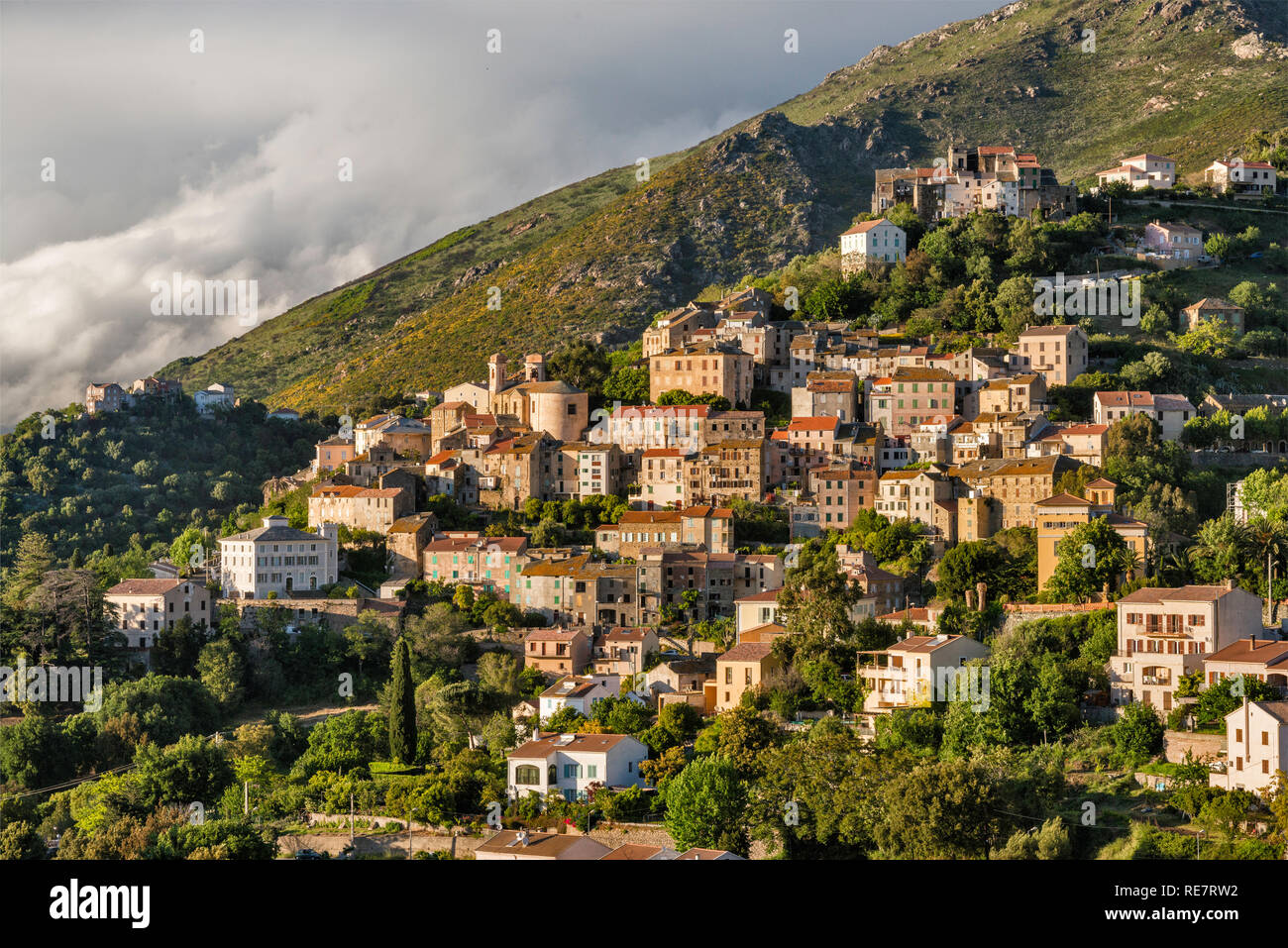 Hill ville de Oletta Nebbio, région, département Haute-Corse, Corse, France Banque D'Images