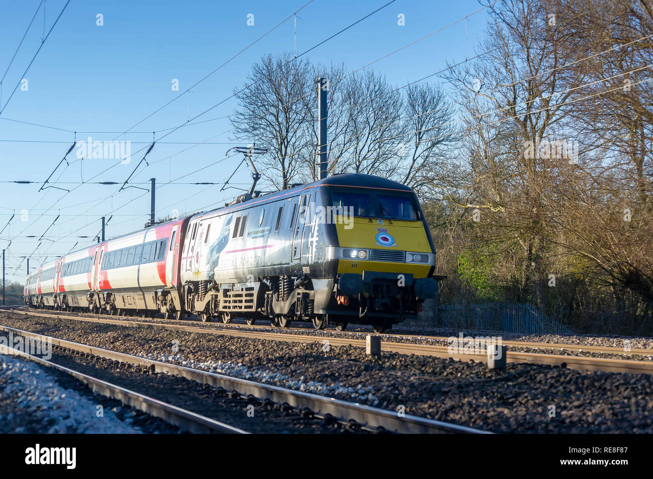 Class 91 110 chefs nord avec une London Kings Cross à Édimbourg au meilleur service Paxton, Cambridgeshire, le 17 janvier 2019 Banque D'Images